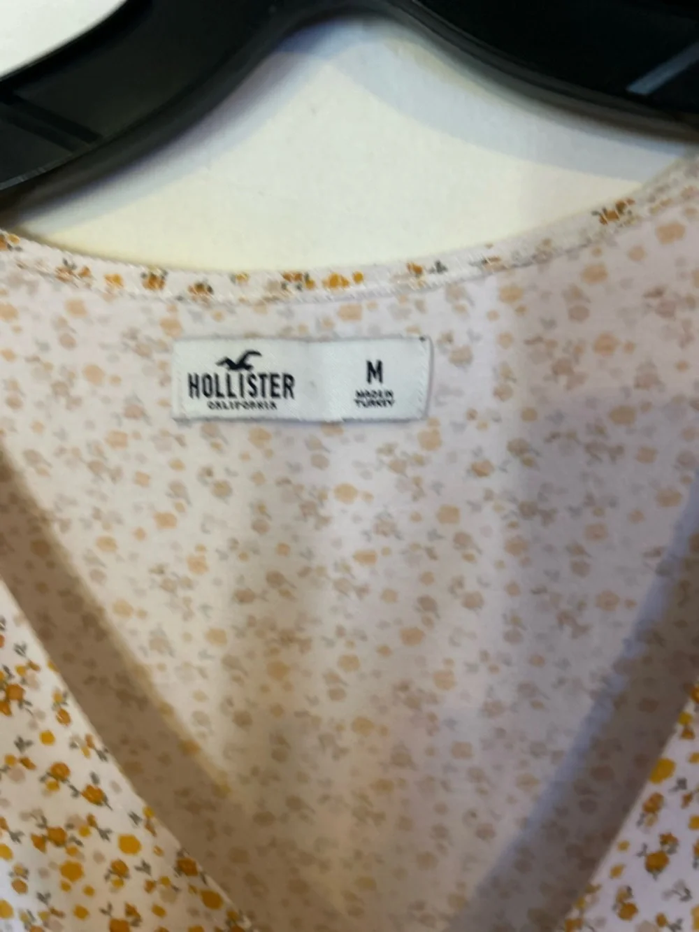 Hollister Yellow Floral Ditsy Wrap Mini Dress V-Neck Short Sleeve White Medium